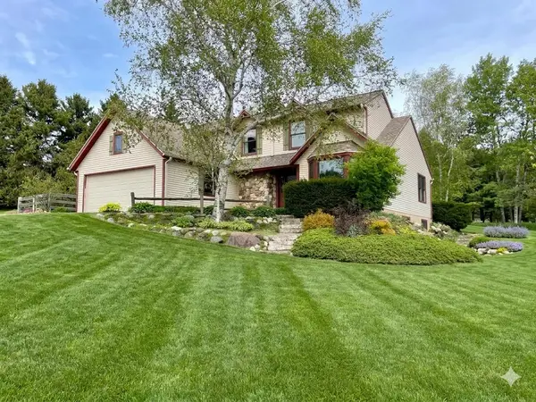 W297S3240 Boettcher Rd, Genesee, WI 53189