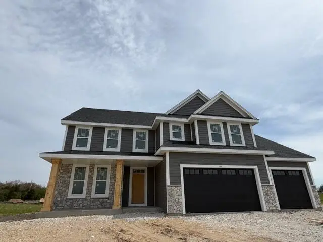 490 Talbots Woods Dr, Dousman, WI 53118 - #1