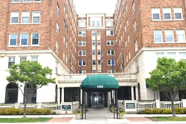 1028 E Juneau Ave, Milwaukee, WI 53202
