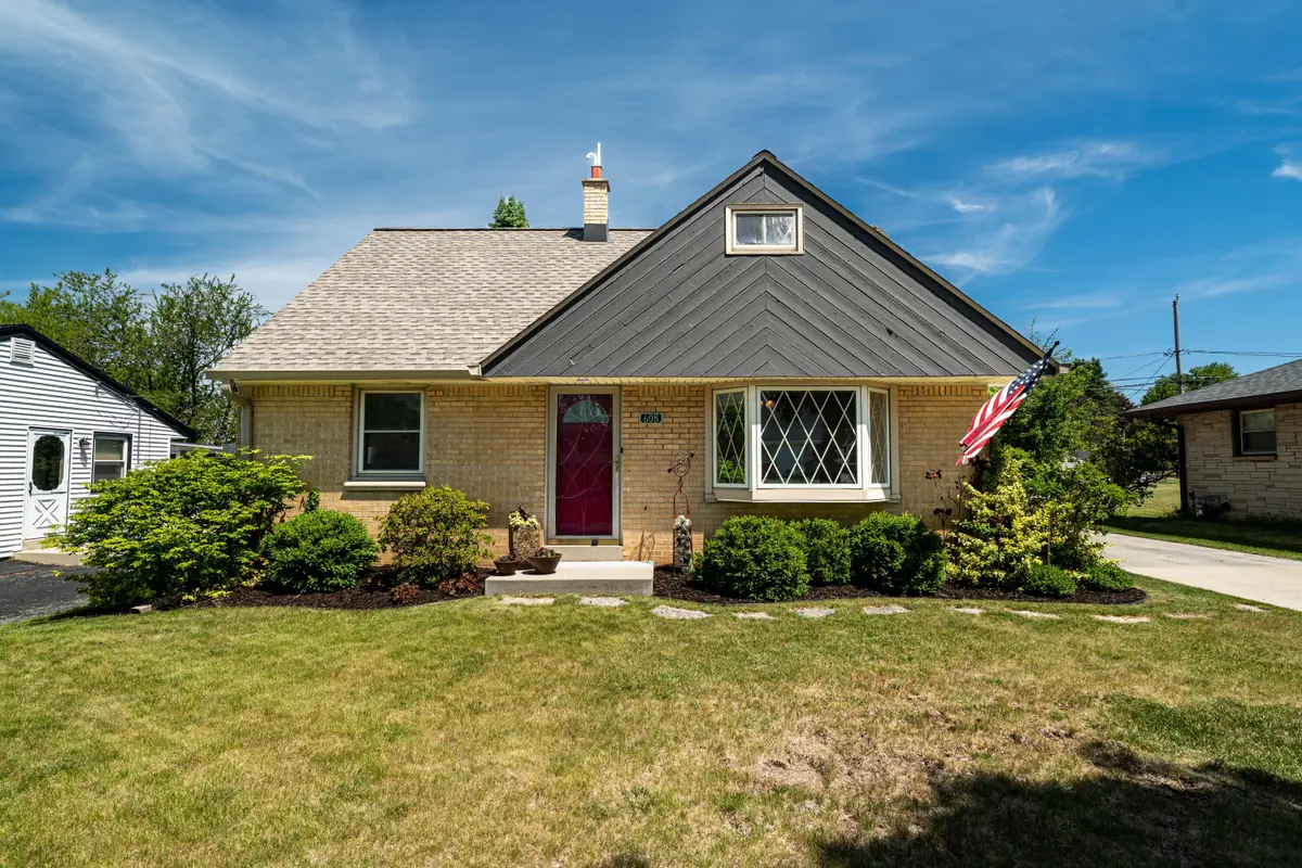 608 Williams Ave, South Milwaukee, WI 53172 - #1