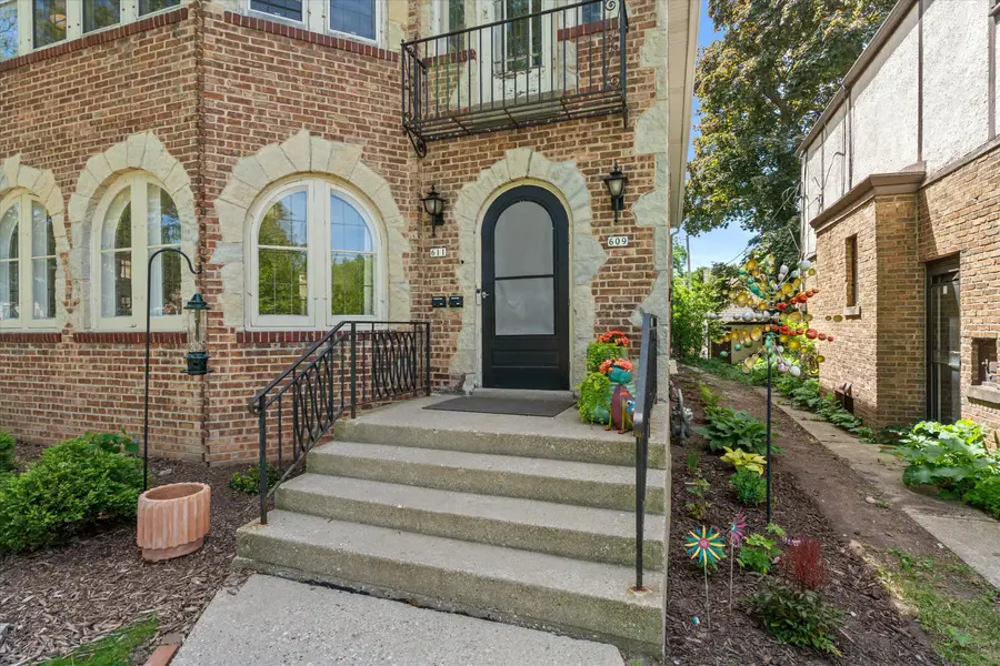 609 E Lake View Ave, Whitefish Bay, WI 53217 - #2
