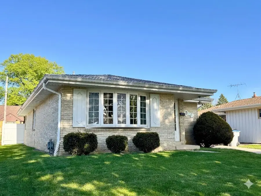 3770 S 93rd St, Milwaukee, WI 53228 - #2