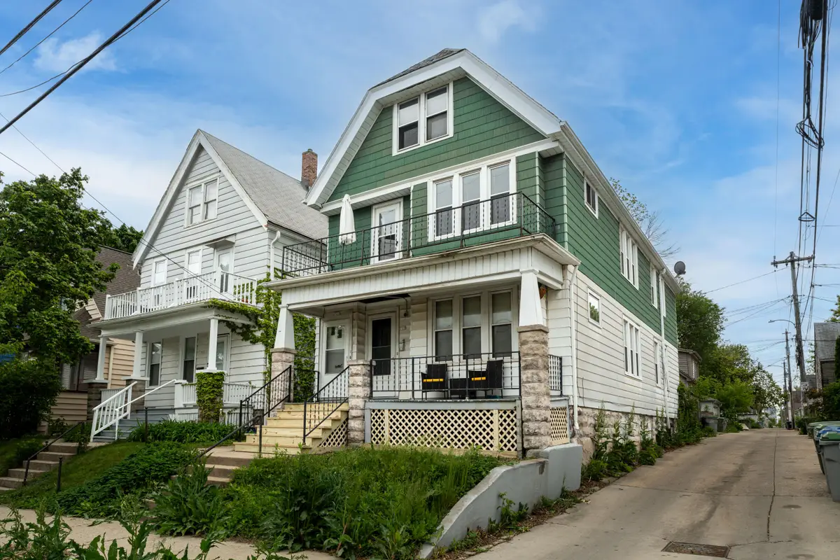 719 E Chambers St, Milwaukee, WI 53212 - #1