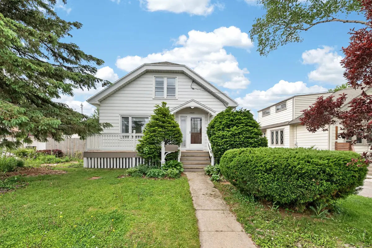 1935 E Howard Ave, Saint Francis, WI 53235 - #1