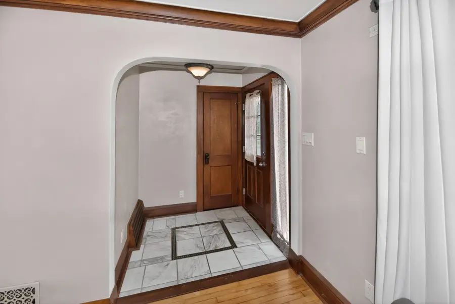 1935 E Howard Ave, Saint Francis, WI 53235 - #2