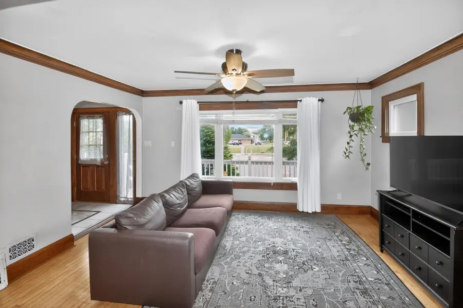 1935 E Howard Ave, Saint Francis, WI 53235 - #3