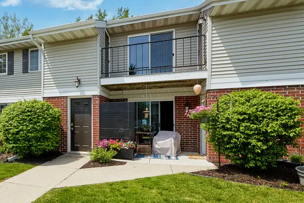 N110W17058 Ashbury Ln, Germantown, WI 53022