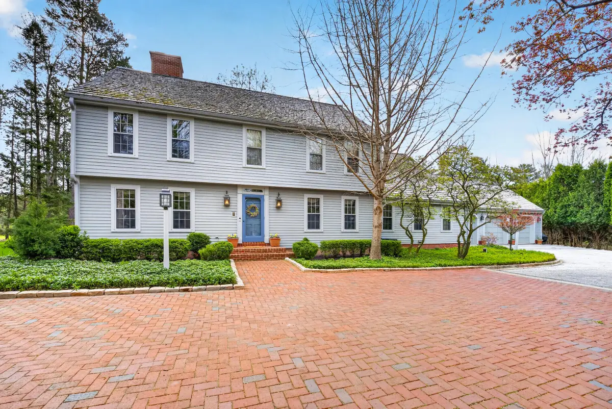 125 W Glenview Ct, Mequon, WI 53092 - #1