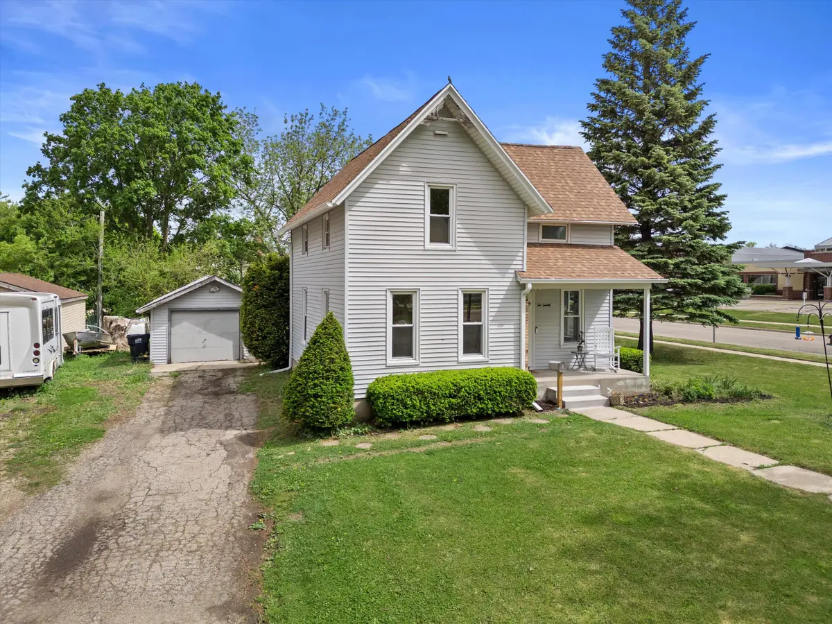 220 E Walworth St, Elkhorn, WI 53121 - #1