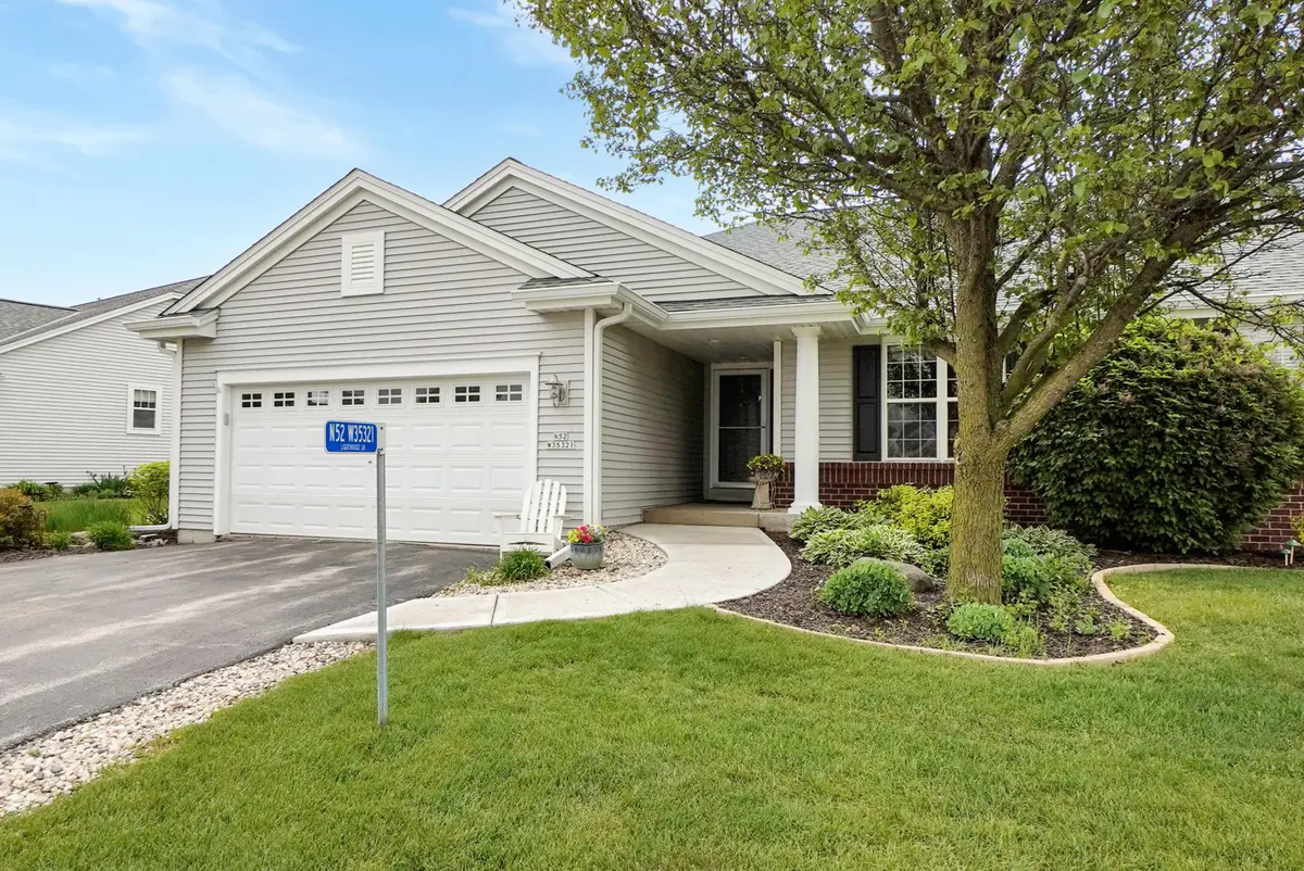 N52W35321 Lighthouse Ln, Oconomowoc, WI 53066 - #1