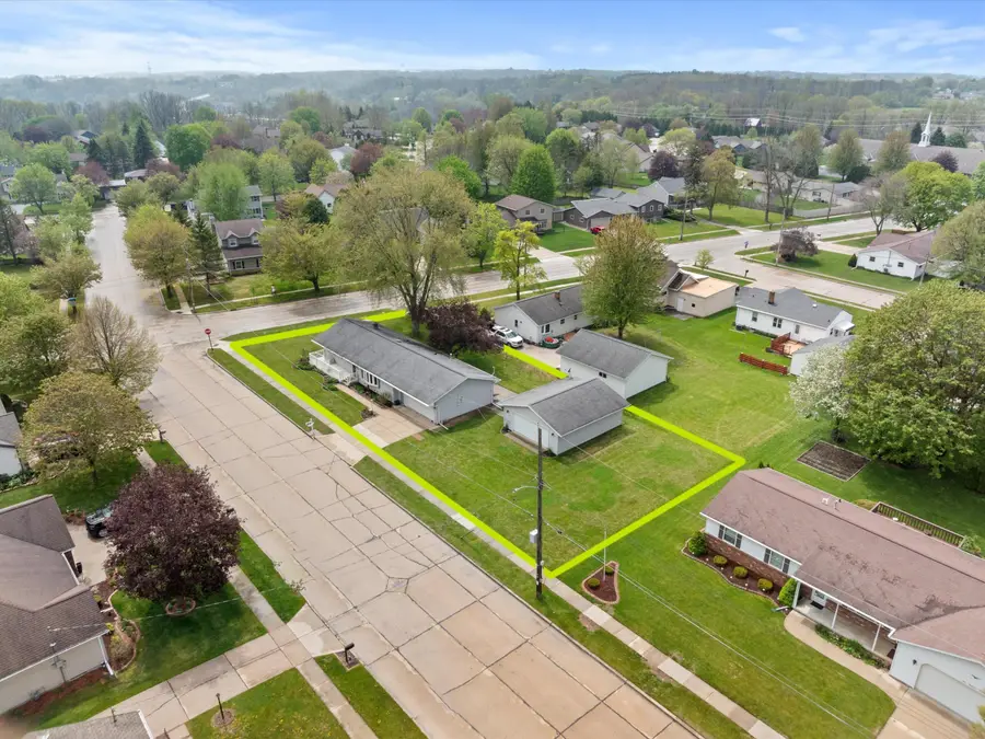 904 Glenview Dr, Manitowoc, WI 54220 - #2