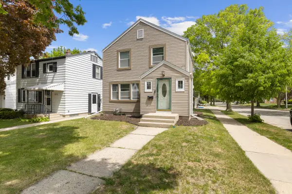 2476 S 75th St, West Allis, WI 53219