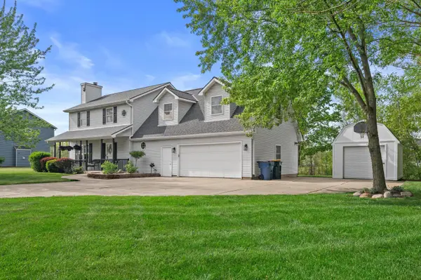 1202 W Oakwood Rd, Oak Creek, WI 53154