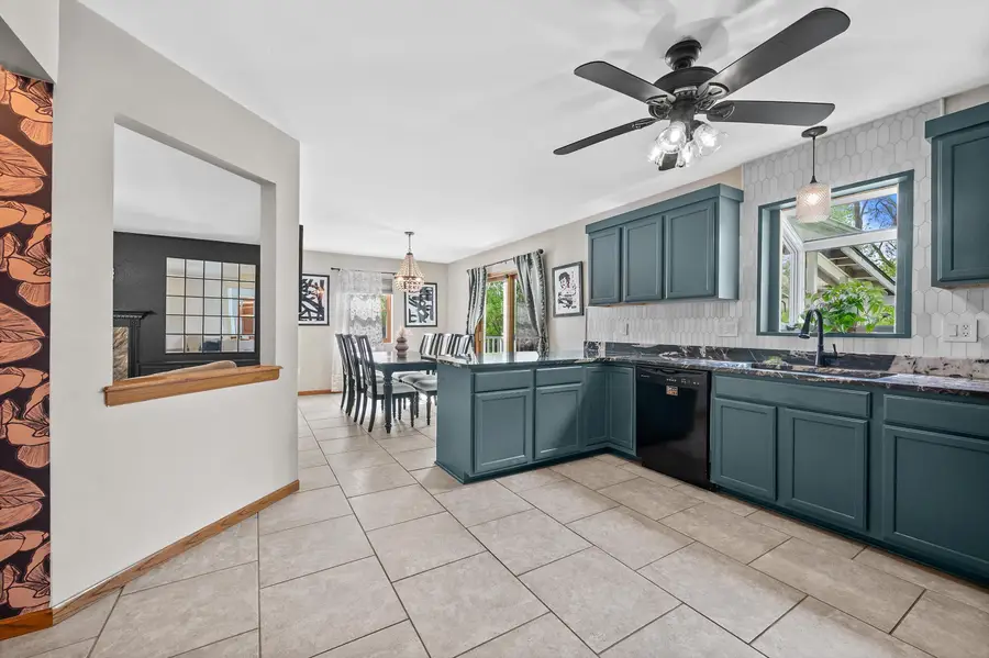 1202 W Oakwood Rd, Oak Creek, WI 53154 - #2
