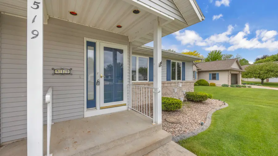 519 Sarah Dr, Fond Du Lac, WI 54935 - #3