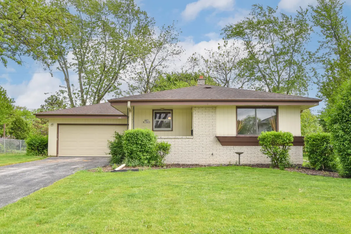 N87W17833 Shepherd Dr, Menomonee Falls, WI 53051 - #1