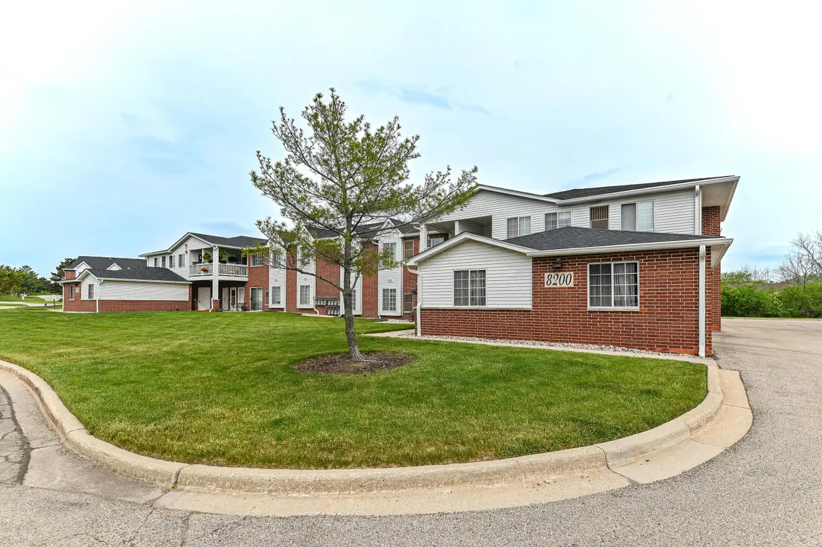 8200 Lexington Pl, Pleasant Prairie, WI 53158 - #1
