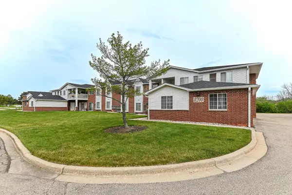 8200 Lexington Pl, Pleasant Prairie, WI 53158