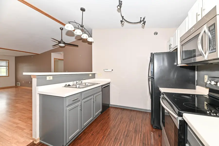 8200 Lexington Pl, Pleasant Prairie, WI 53158 - #3