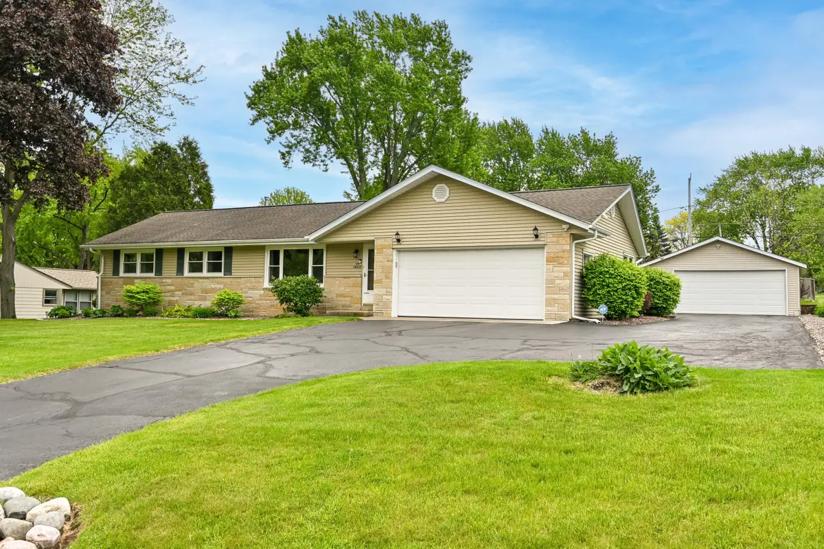 N51W16225 Fair Oak Pkwy, Menomonee Falls, WI 53051 - #1