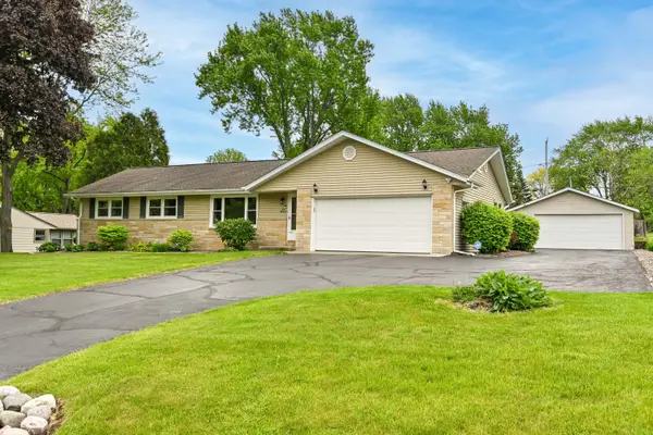 N51W16225 Fair Oak Pkwy, Menomonee Falls, WI 53051