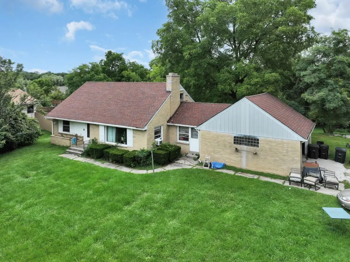 4120 S 124th St, Greenfield, WI 53228 - #1