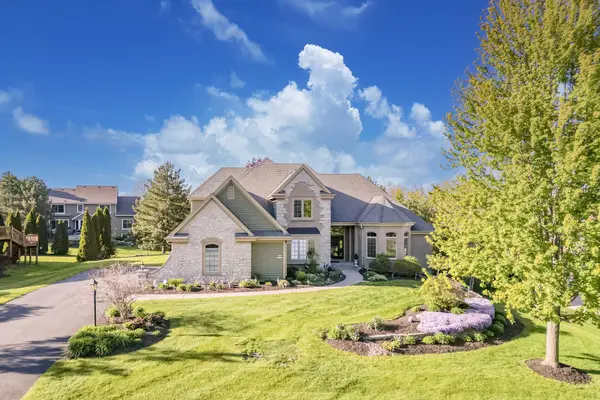 N52W16816 Oak Ridge Trl, Menomonee Falls, WI 53051