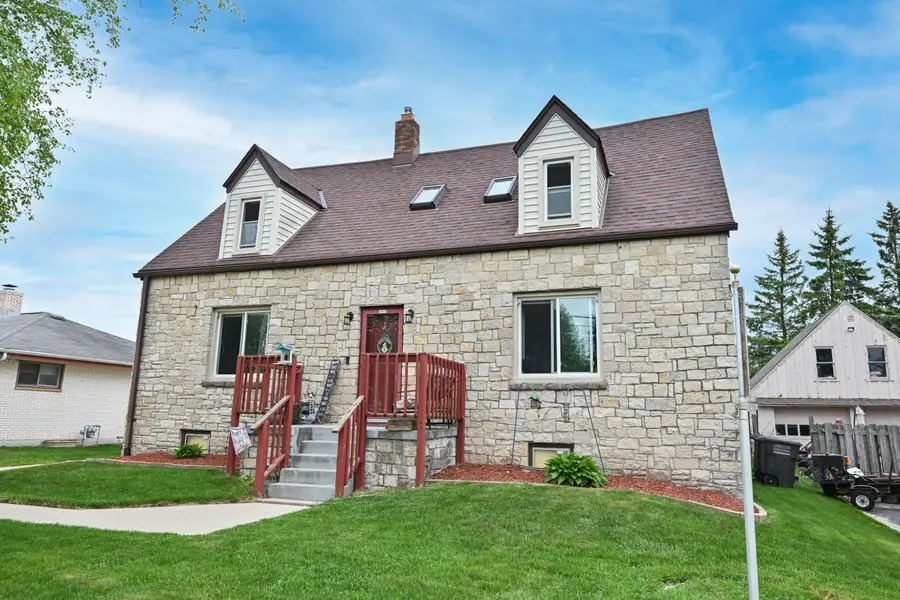5949 S 31st St, Greenfield, WI 53221 - #3