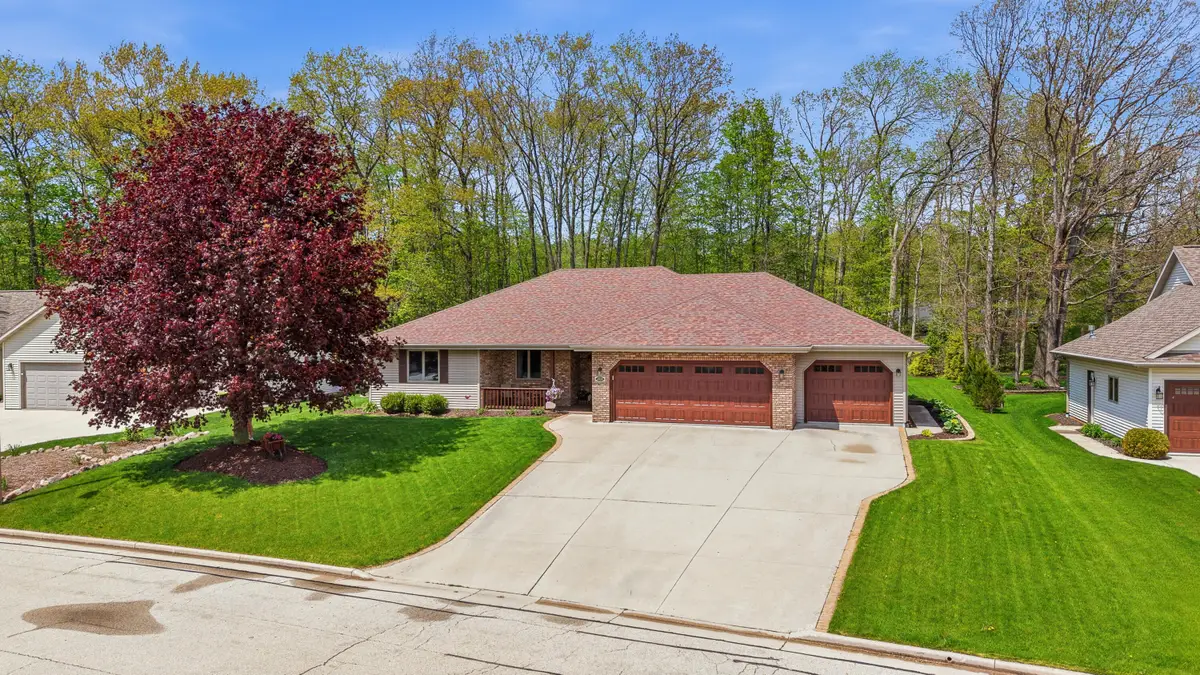 1616 Sandstone Ln, Howards Grove, WI 53083 - #1