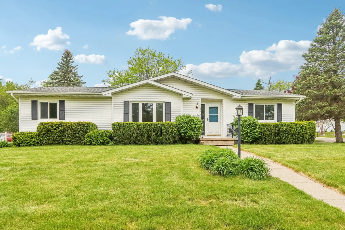 610 Hidde Dr, Watertown, WI 53098 - #1
