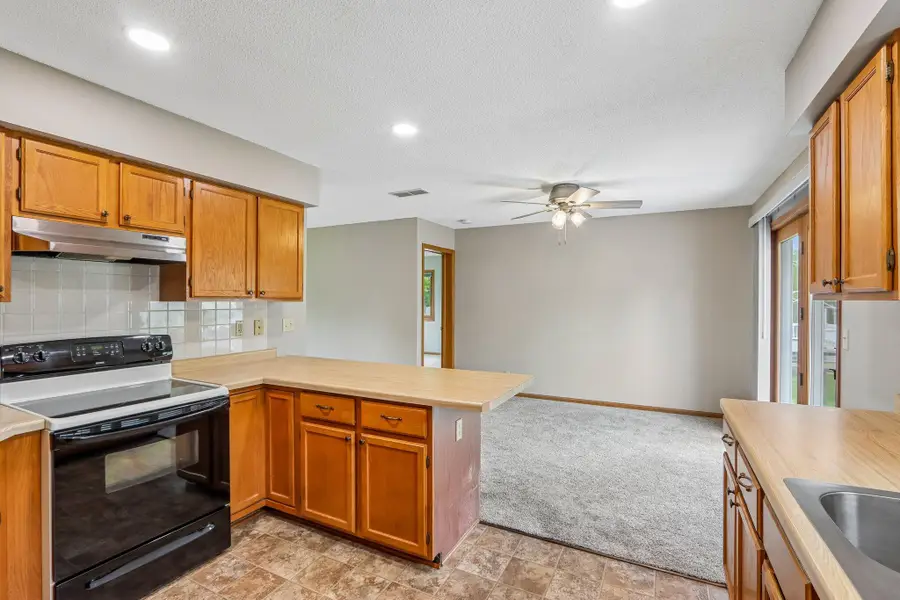 610 Hidde Dr, Watertown, WI 53098 - #3