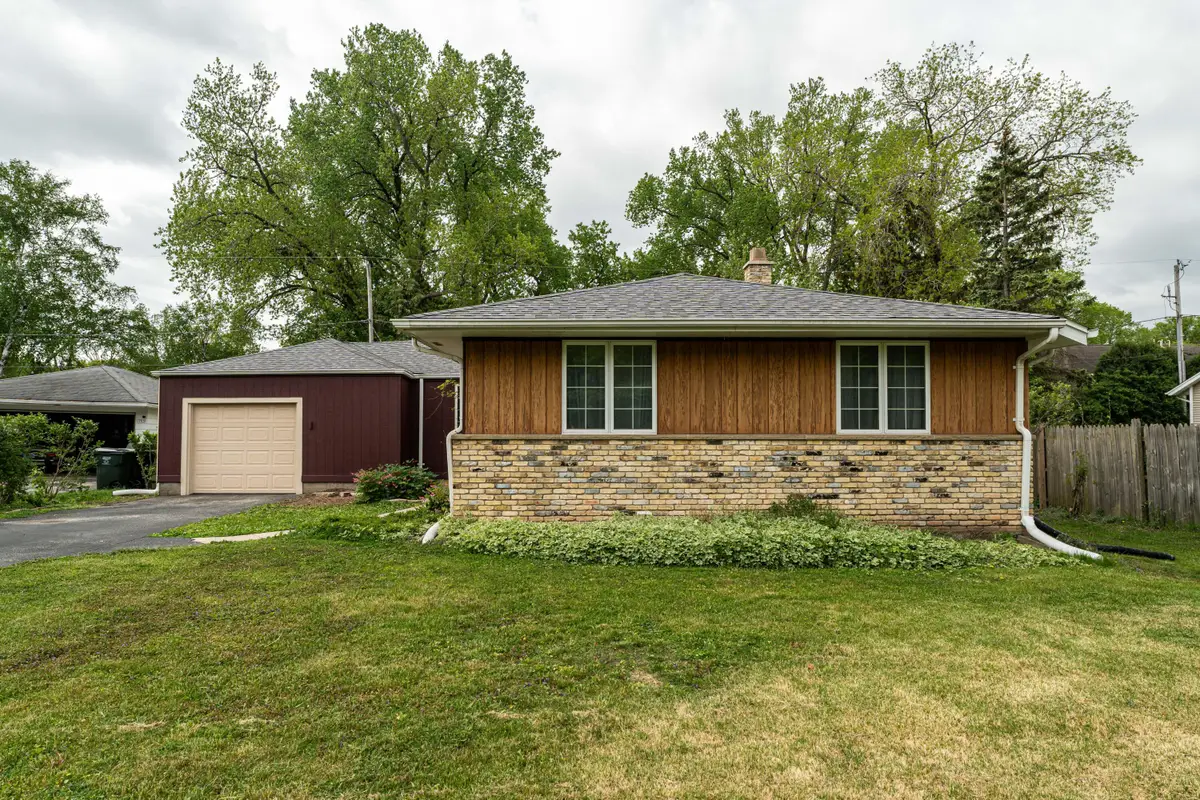1711 W Mill Rd, Glendale, WI 53209 - #1