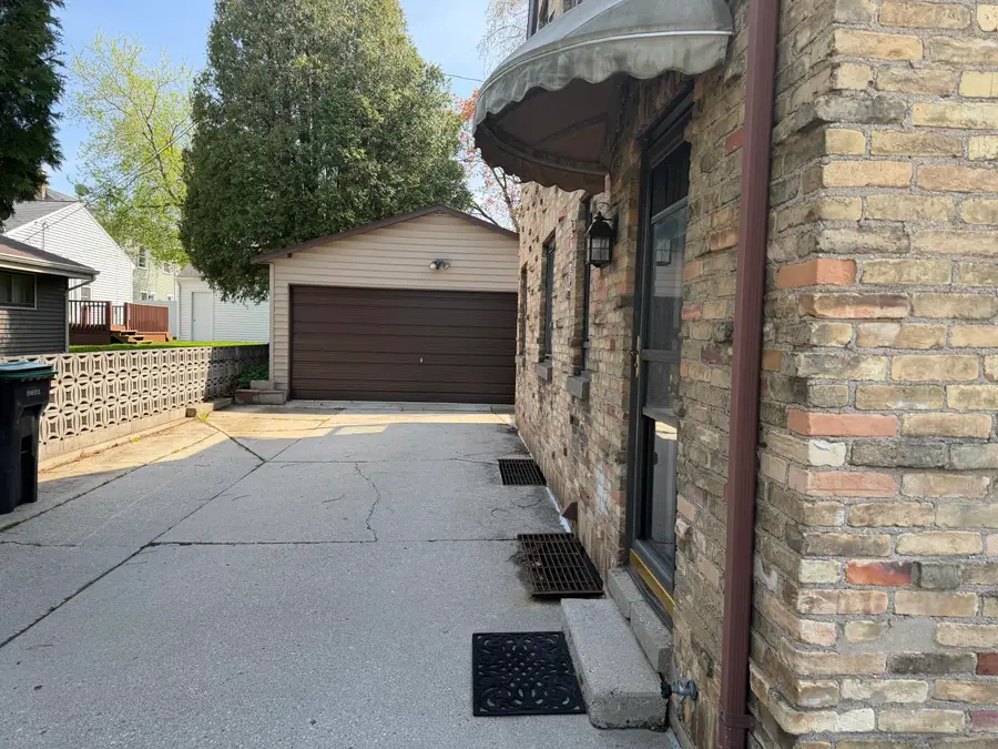 609 Waldo Blvd, Manitowoc, WI 54220 - #2