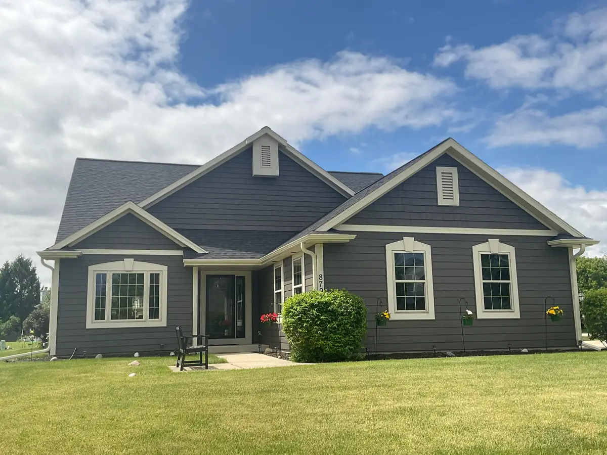 8791 S Clover Cir, Oak Creek, WI 53154 - #1