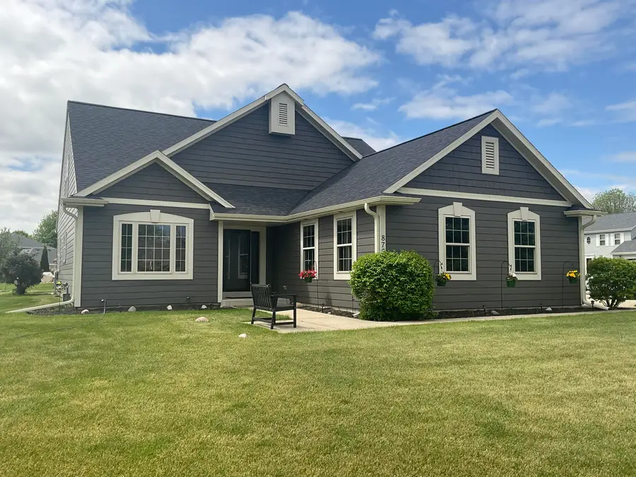 8791 S Clover Cir, Oak Creek, WI 53154 - #2