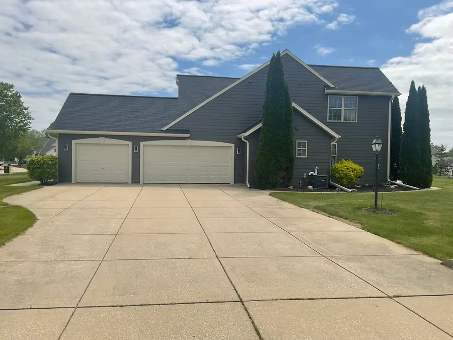 8791 S Clover Cir, Oak Creek, WI 53154 - #3