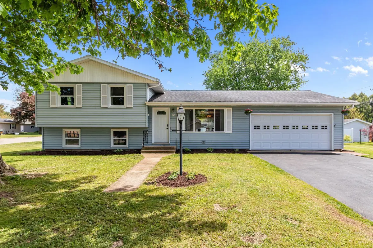 274 Greeley St, Berlin, WI 54923 - #1
