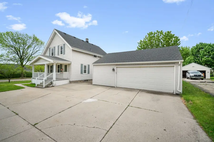 9313 W Hayes Ave, West Allis, WI 53227 - #2
