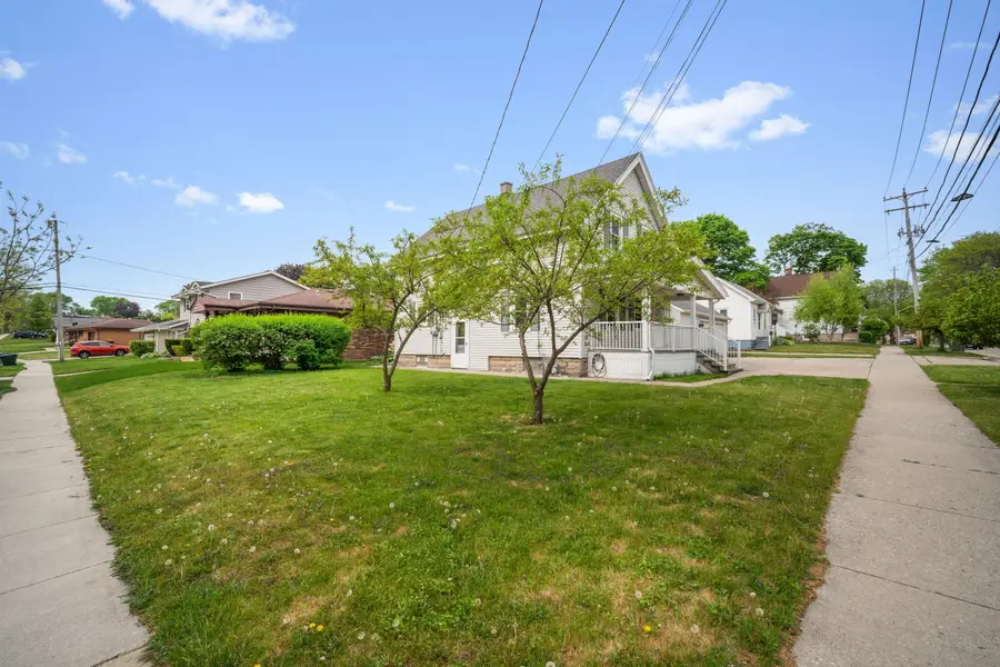 9313 W Hayes Ave, West Allis, WI 53227 - #3