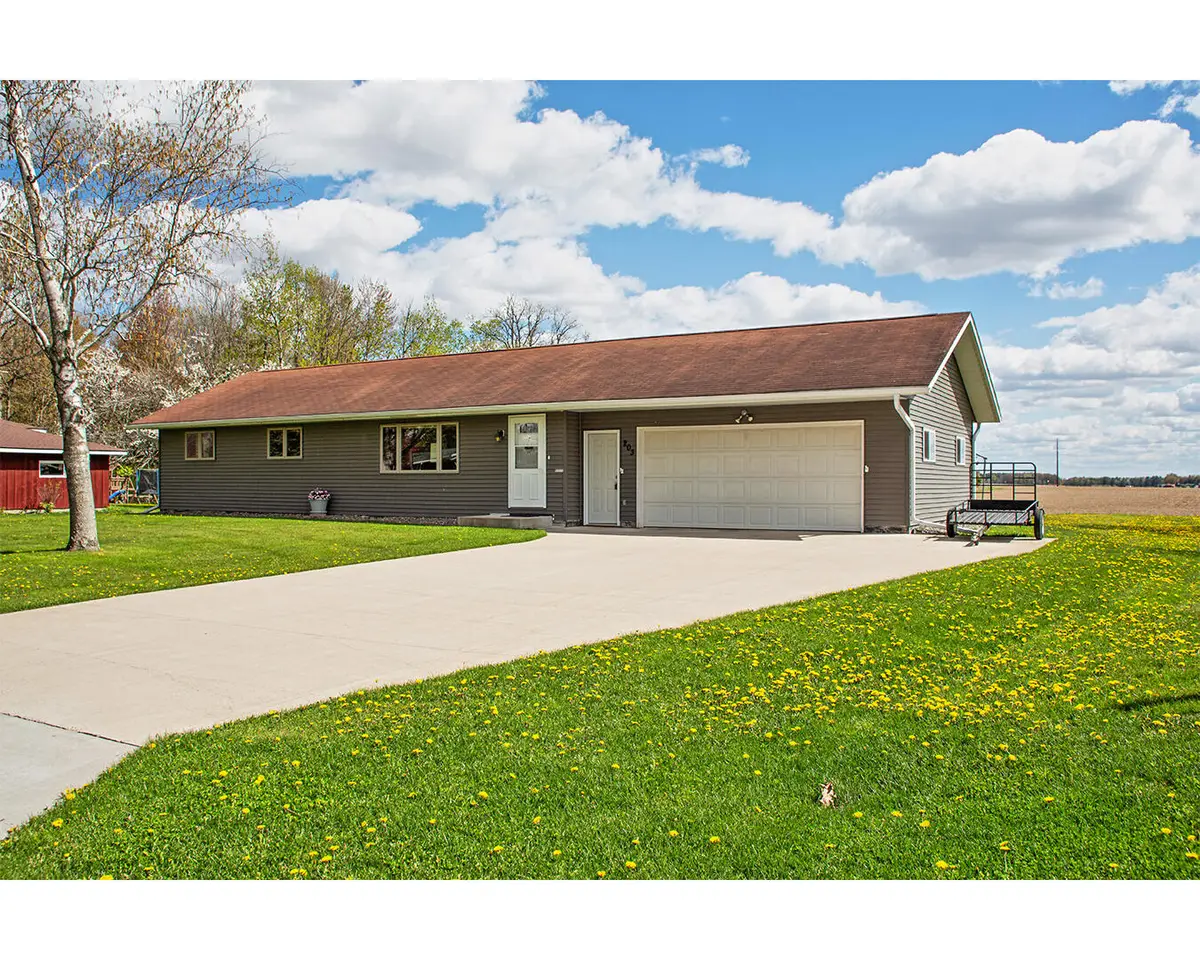 203 W Linden St, Abbotsford, WI 54405 - #1
