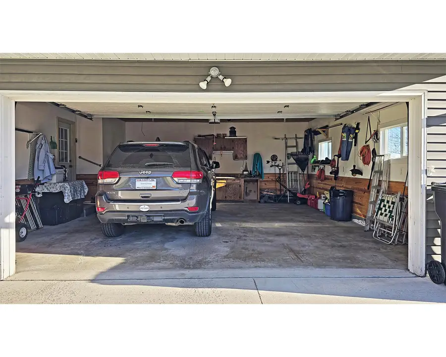 203 W Linden St, Abbotsford, WI 54405 - #2