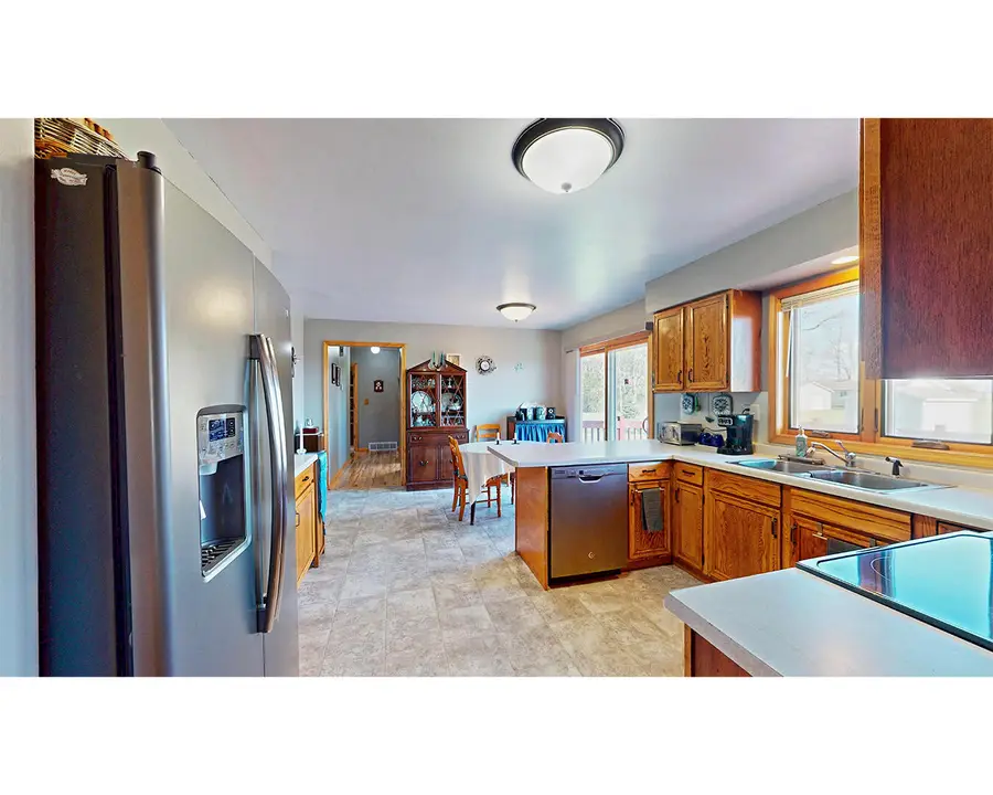 203 W Linden St, Abbotsford, WI 54405 - #3