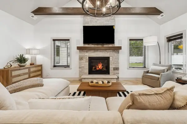 3134 East Dr, Lake Geneva, WI 53147