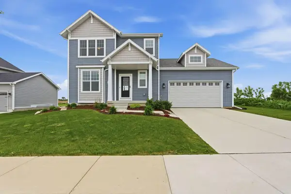 809 S Musket Ridge Dr, Sun Prairie, WI 53590