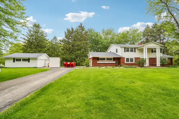 W326N6575 Sylvian Dr, Merton, WI 53029