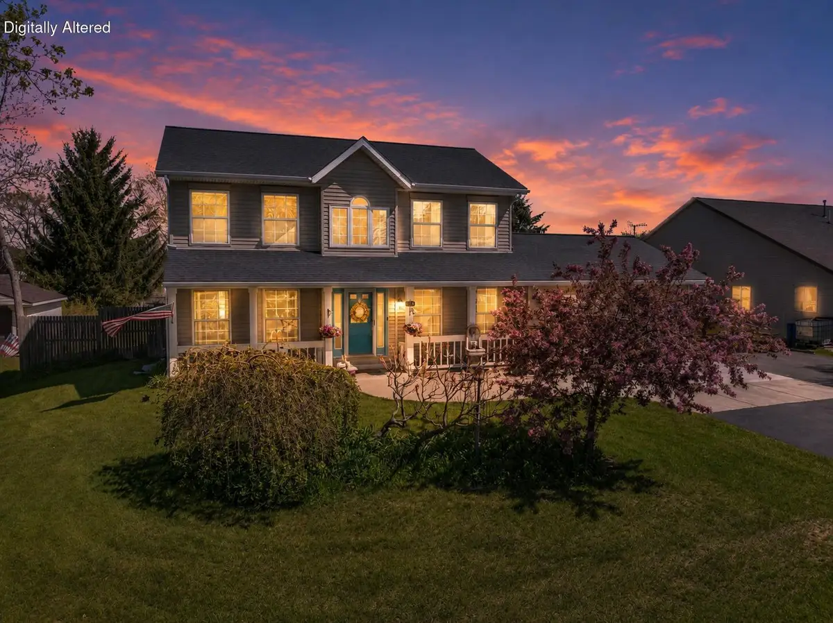 2350 E Sandy Acre Rd, West Bend, WI 53090 - #1