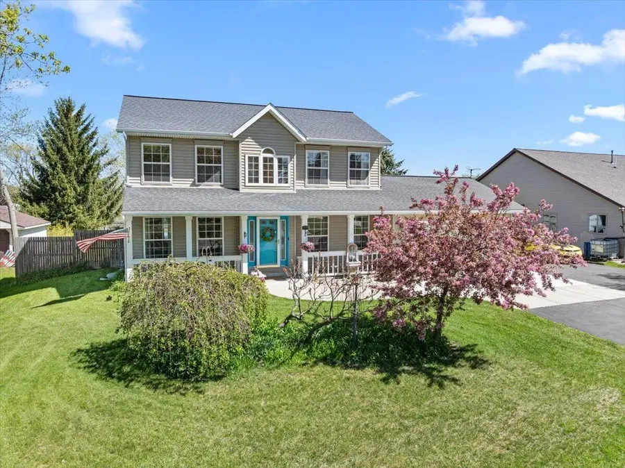 2350 E Sandy Acre Rd, West Bend, WI 53090 - #2