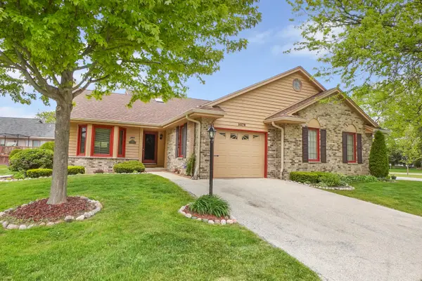 5320 S Cambridge Ln, Greenfield, WI 53221