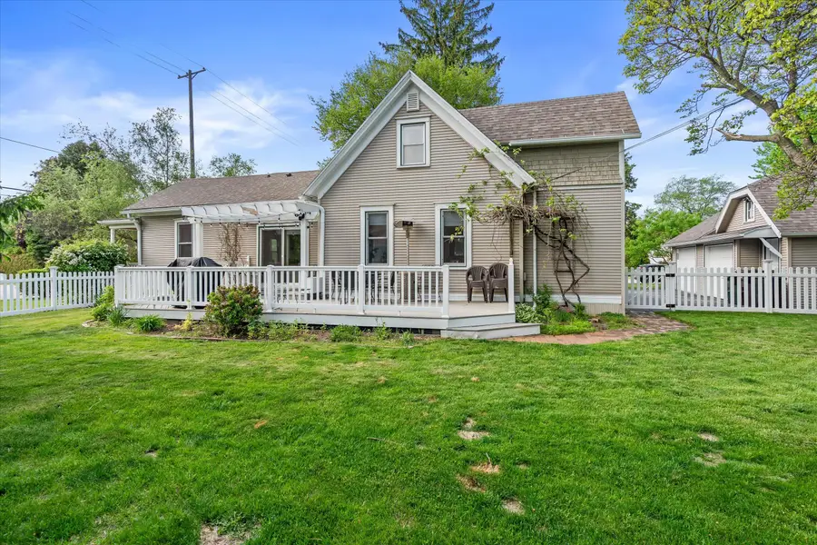 903 N Chicago Ave, South Milwaukee, WI 53172 - #2