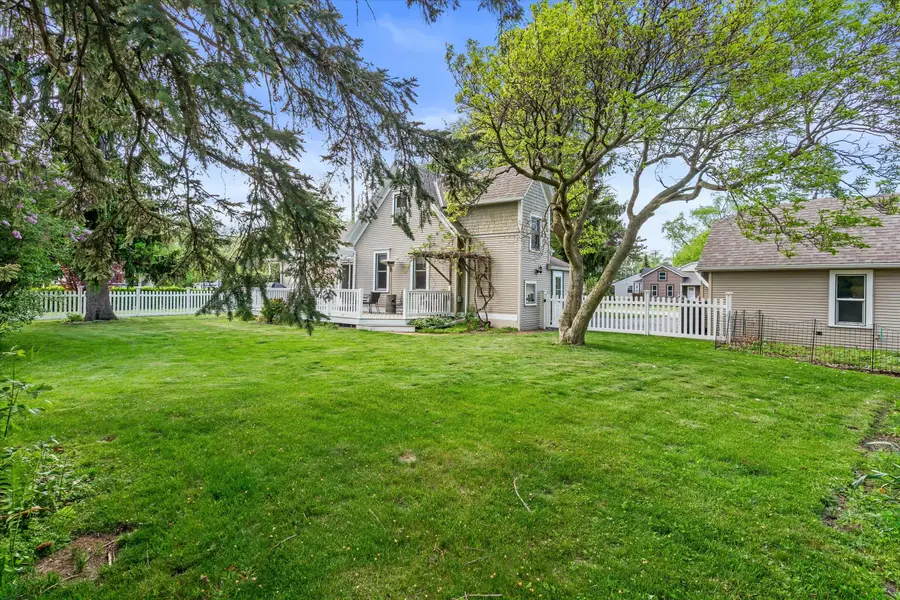 903 N Chicago Ave, South Milwaukee, WI 53172 - #3